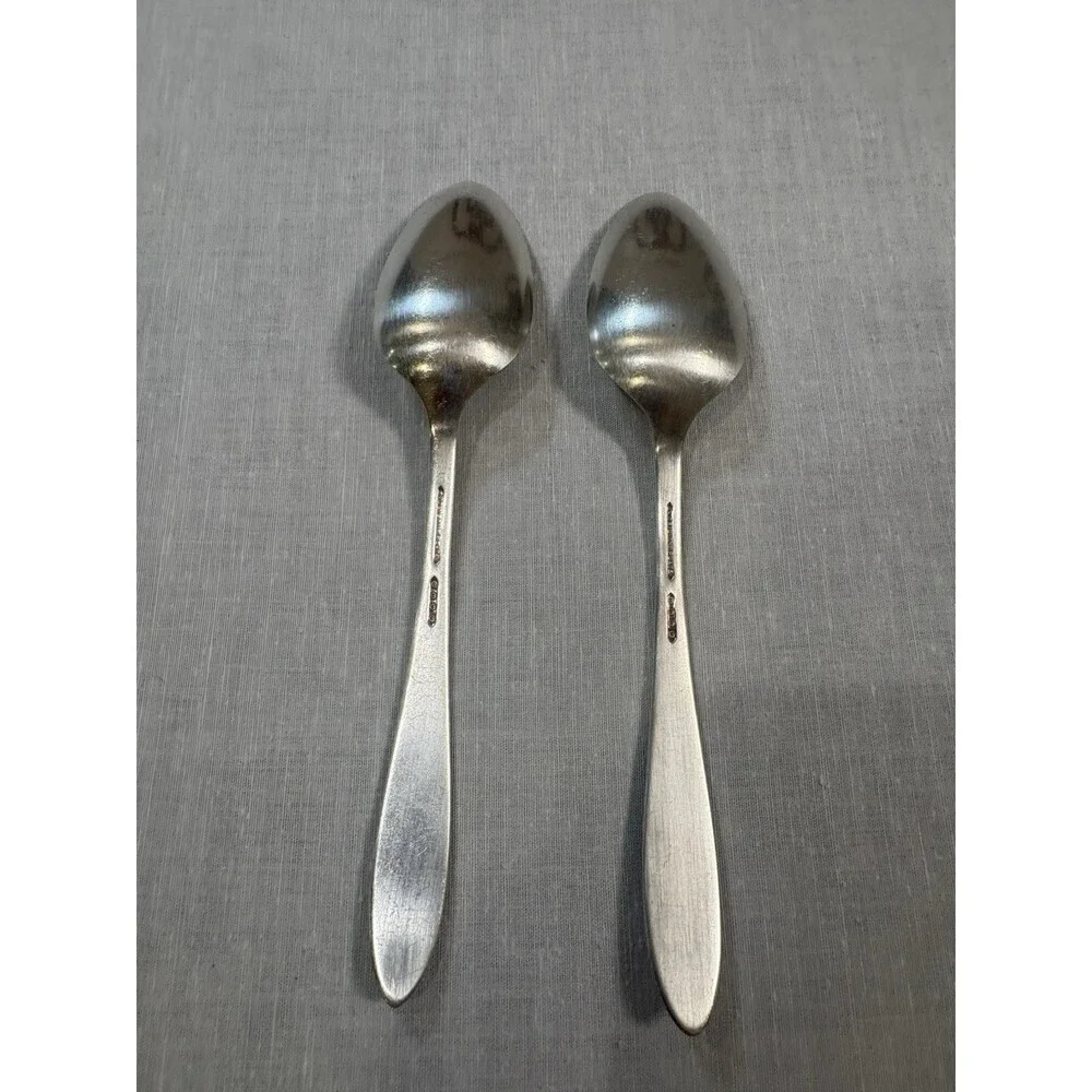 2 Oneida Nobilty Plate  REVERIE  Silverplate Serving Spoons 1937